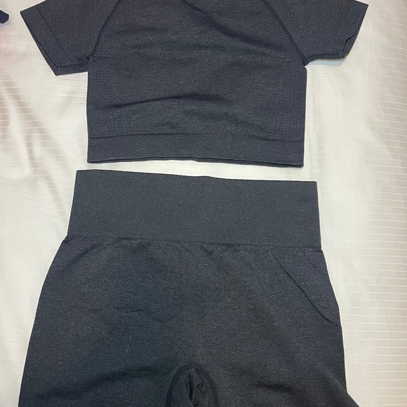 Amazon - Women Seamless Workout Outfit 2 Piece Set - Heather Grey/Dark Blue - Picture 2 of 6